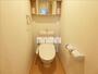 トイレ　温水洗浄便座付きのトイレです。