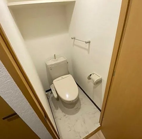 トイレ　別部屋参考画像です
