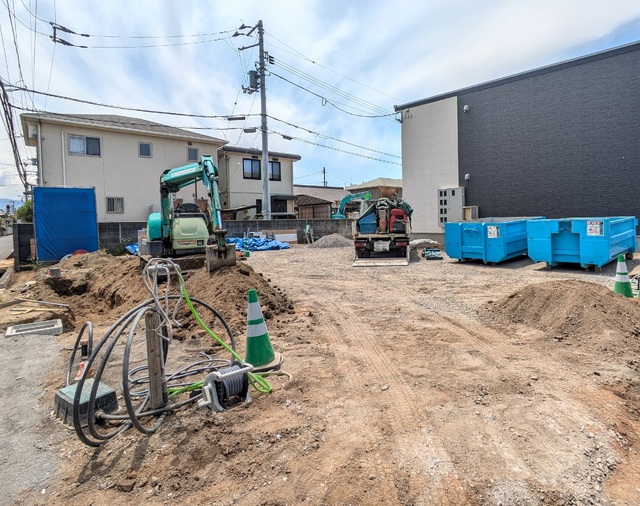 駐車場　建築中