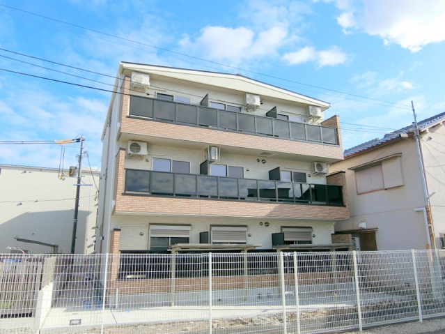 建物外観　綺麗な新築マンション