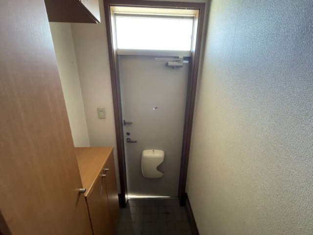 玄関　別号室の写真となります