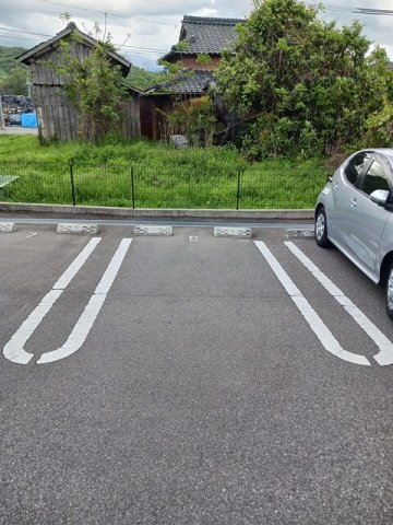駐車場　駐車場に車を止められます