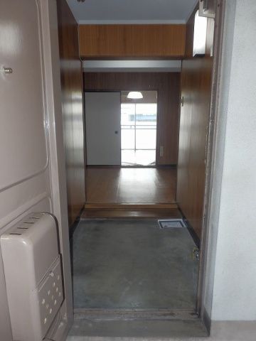 玄関　※同建物同型別のお部屋
