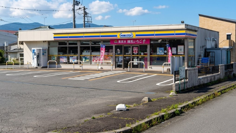 コンビニ　ミニストップ 御殿場はぎわら店（コンビニ）まで571m
