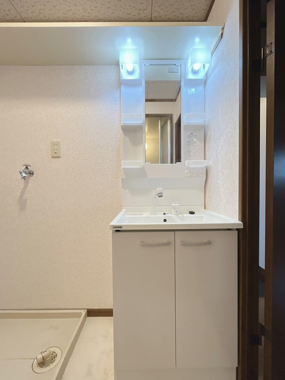 洗面設備　シャンプードレッサー＆洗濯機置き場