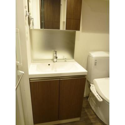 洗面設備　写真は同タイプ住居です。