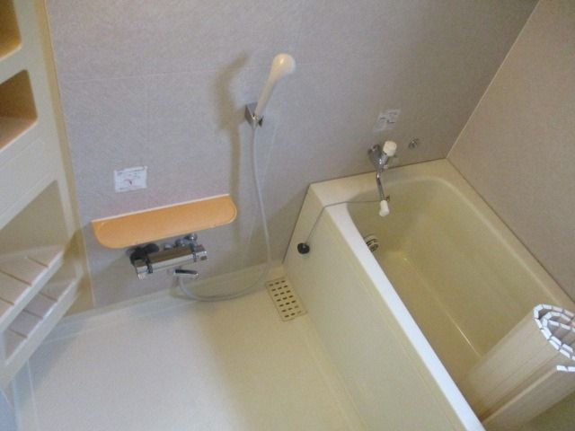 バス・シャワールーム　お風呂で日々の疲れを落としましょう