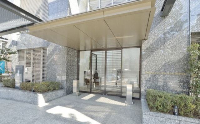 エントランス　落ち着いたエントランスです