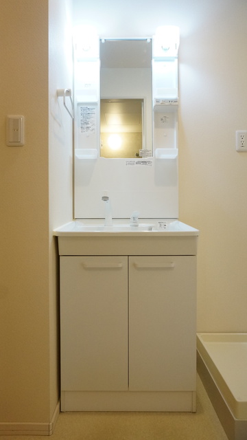 洗面設備　洗面台は人気の独立タイプ！毎日のお出かけ準備もラクラクです☆