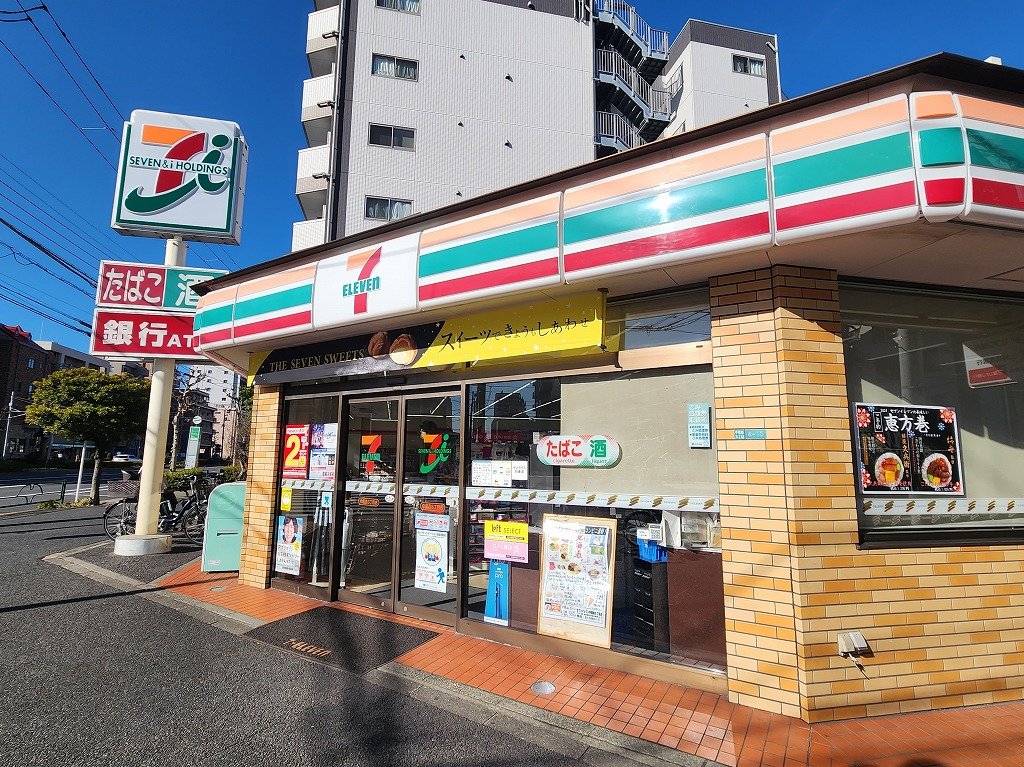 コンビニ　セブンイレブン（コンビニ）まで240m