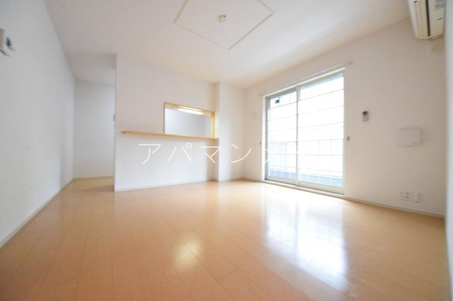 居室・リビング　落ち着いて過ごせるお部屋でず