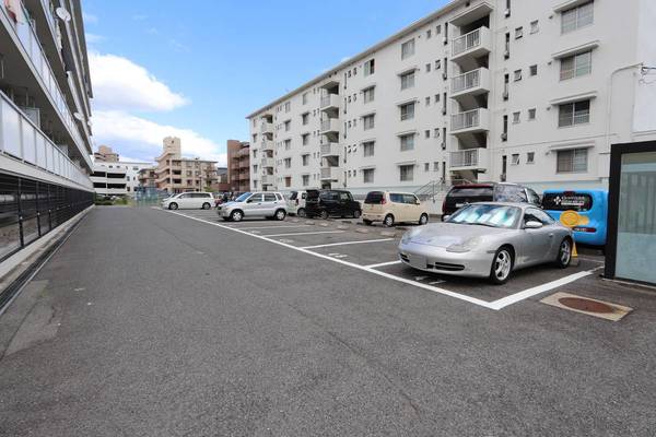 駐車場　駐車場完備です