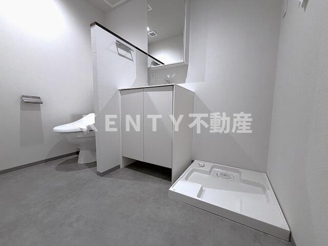 トイレ　落ち着いた色調のトイレです