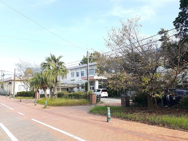 小学校　宮崎市立木花小学校（小学校）まで300m
