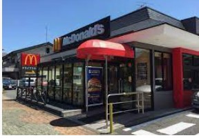 飲食店　マクドナルド あきる野小川店（飲食店）まで307m