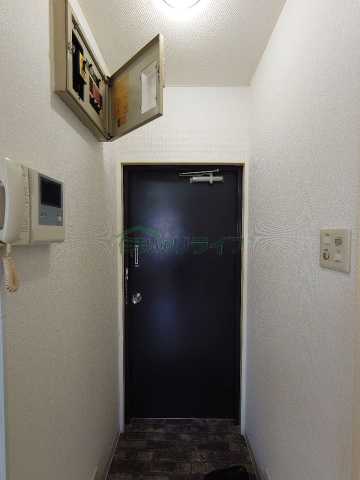 玄関　シャンベール若松町