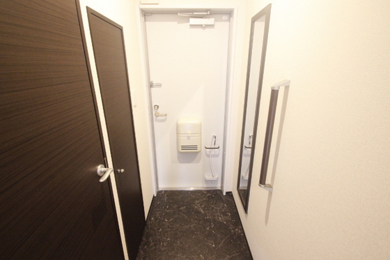 玄関　※別部屋の写真です
