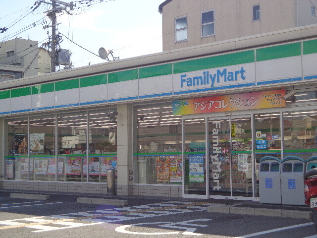 コンビニ　ファミリーマート 三津屋中三丁目店（コンビニ）まで300m