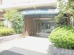 エントランス　落ち着いたエントランスです