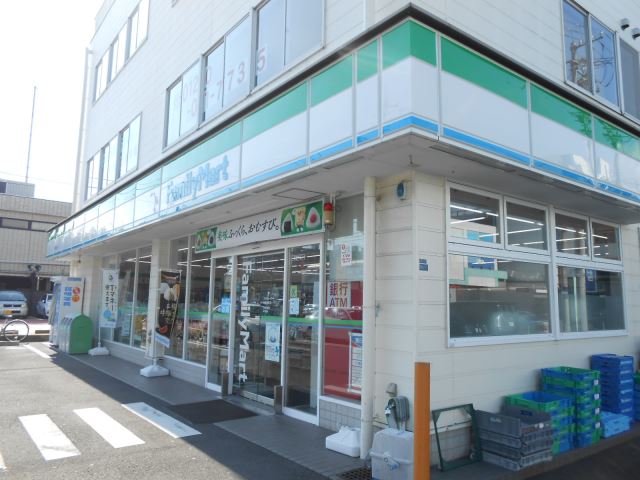 コンビニ　ファミリーマート（コンビニ）まで350m