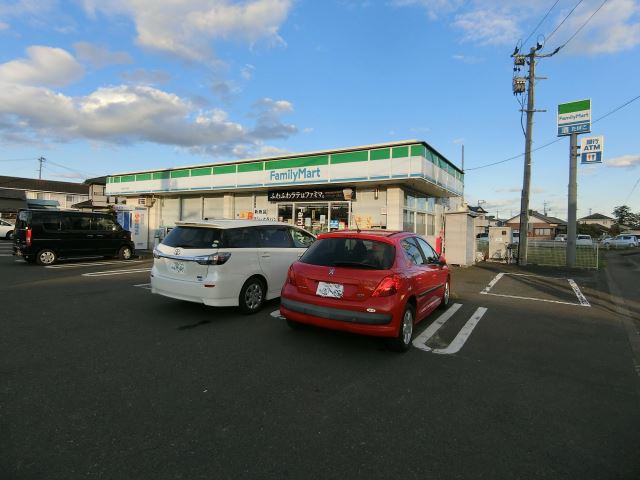 コンビニ　ファミリーマート（コンビニ）まで600m
