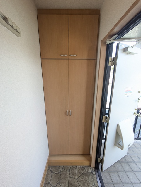 玄関　下駄箱があり、靴が収納できます