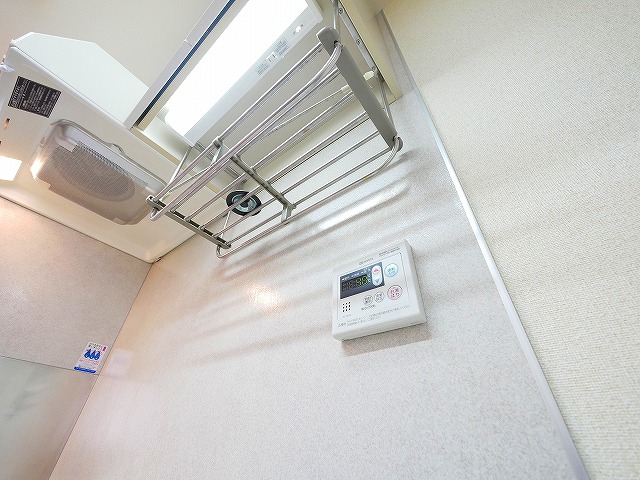 その他設備　給湯器のリモコンがあります