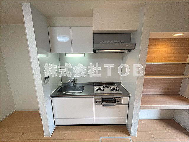 キッチン　ガス3口グリル付き