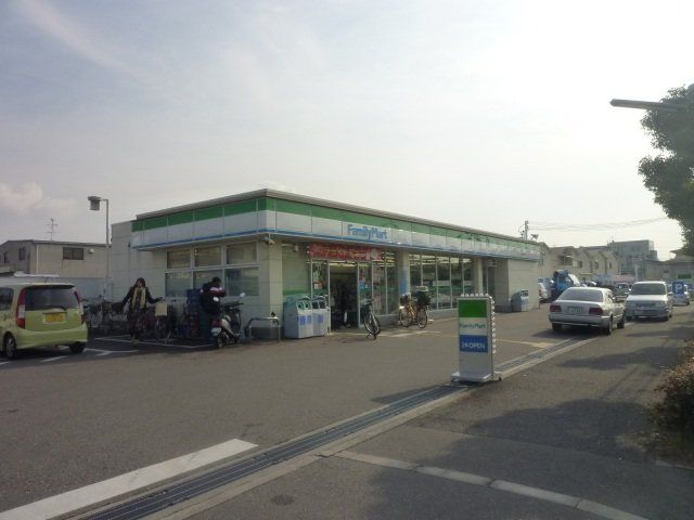 コンビニ　ファミリーマート八尾太田新町店（コンビニ）まで429m