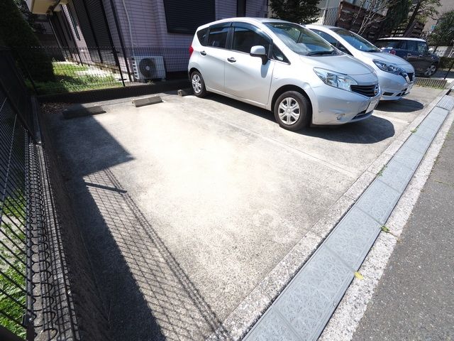 駐車場　駐車場