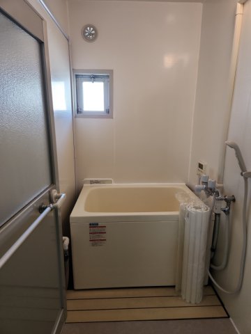 バス・シャワールーム　※反転タイプの部屋の写真です。