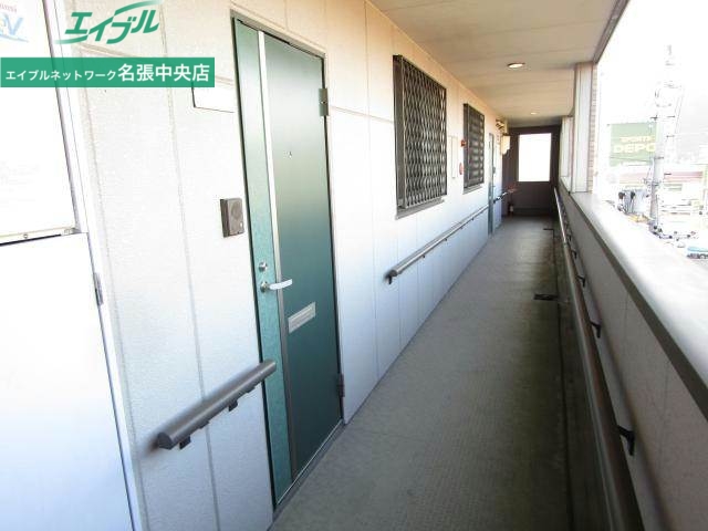 玄関　同物件別室画像