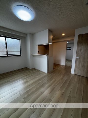 ＪＲおおさか東線 ＪＲ淡路駅 徒歩14分 3階建 築1年の居間写真