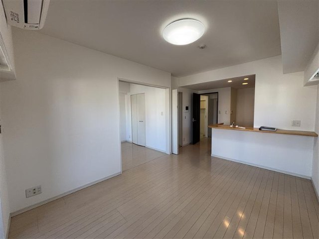 居室・リビング　※同一タイプ別部屋の写真です。