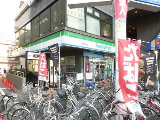 コンビニ　ファミリーマート（コンビニ）まで380m