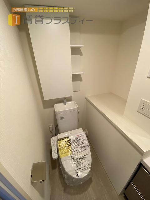 トイレ　ウォシュレット付き。