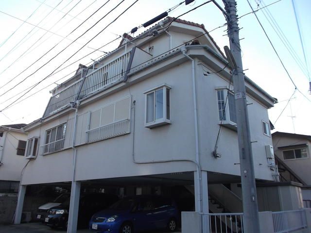 エントランス　落ち着いたエントランスです