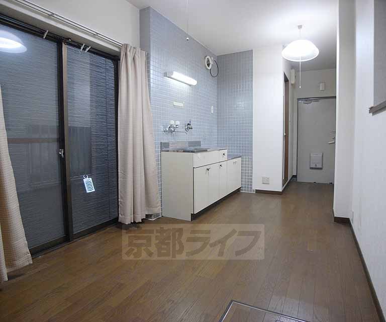 居室・リビング　６．５帖ですがそれ程狭くないです
