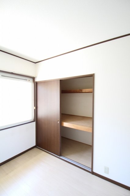 収納　同物件別号室のものです。