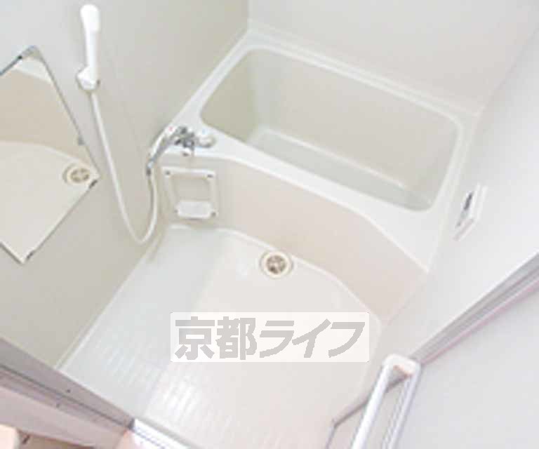 バス・シャワールーム　広めのお風呂です