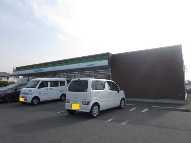 コンビニ　ファミリーマート岸和田三田町店（コンビニ）まで473m
