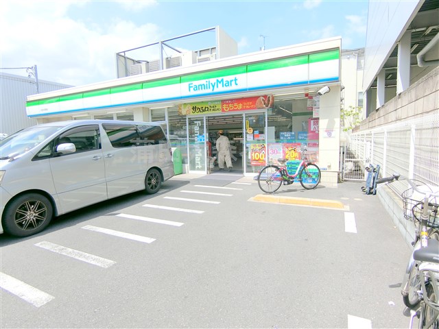 コンビニ　ファミリーマート大田大森南店（コンビニ）まで588m