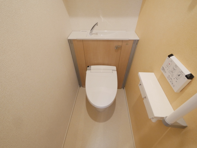 トイレ　★人気の温水洗浄便座付です★