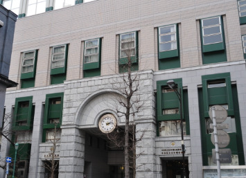 小学校　中央区立日本橋小学校（小学校）まで406m
