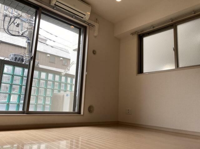 居室・リビング　２面採光のお部屋