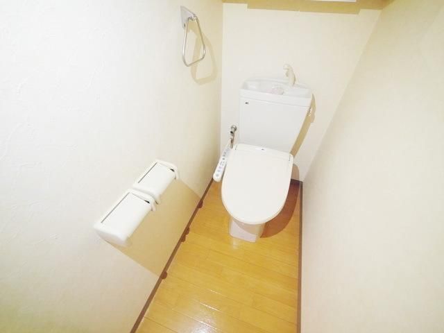 トイレ　同物件別部屋写真