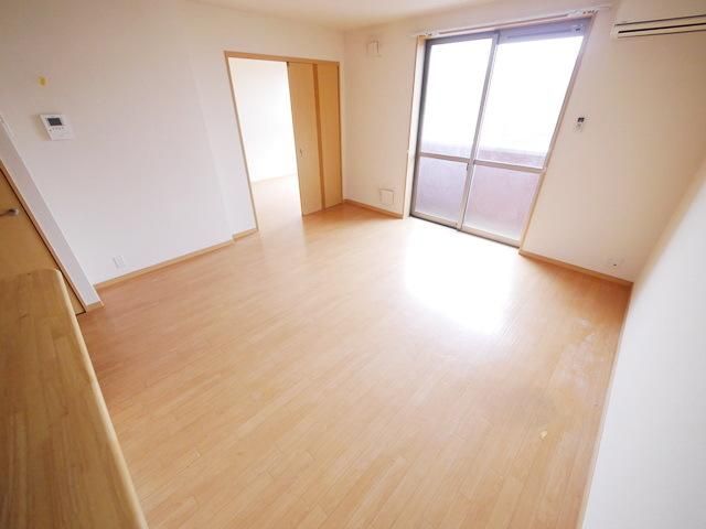 居室・リビング　同物件別部屋写真