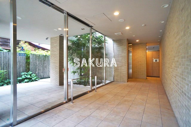 エントランス　お洒落な建物デザイン♪