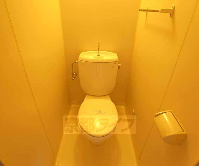 トイレ　シンプルな洋式トイレです。