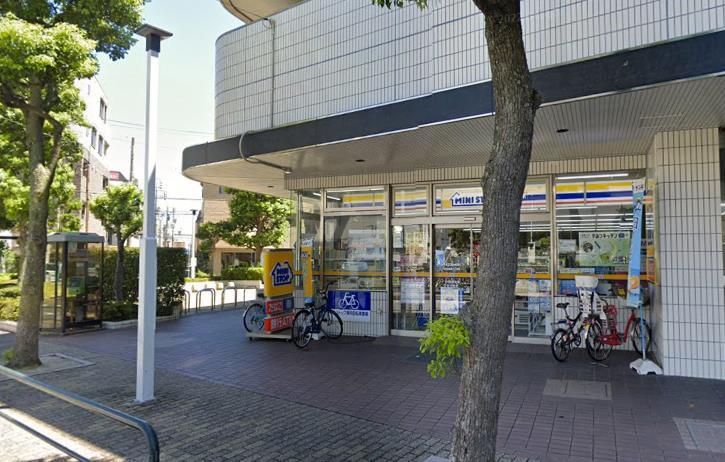 コンビニ　ミニストップ足立綾瀬1丁目店（コンビニ）まで193m